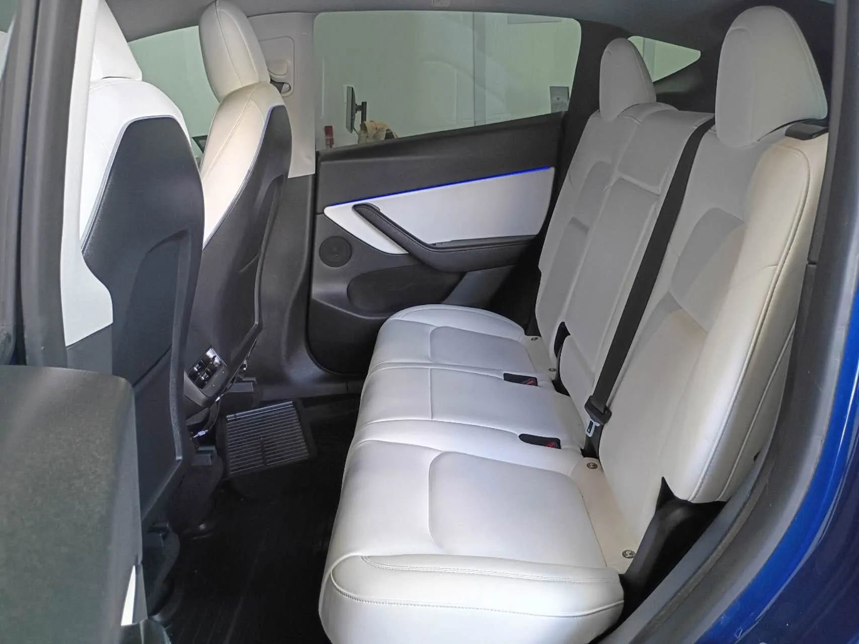 Used 2022 Tesla Model Y Long Range AWD/4WD image 18