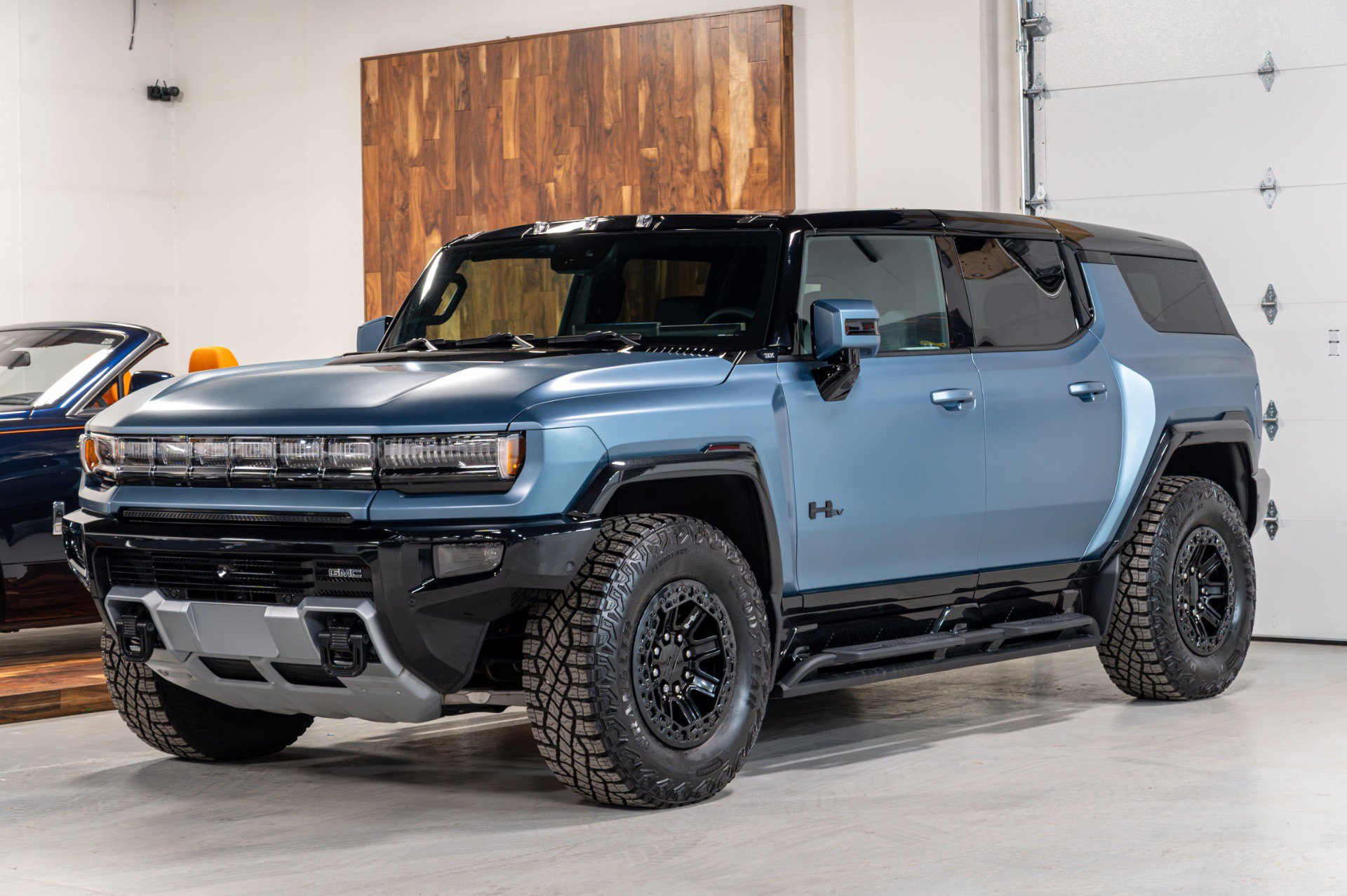 Used 2024 GMC Hummer EV 3X w/ Omega Edition image 2