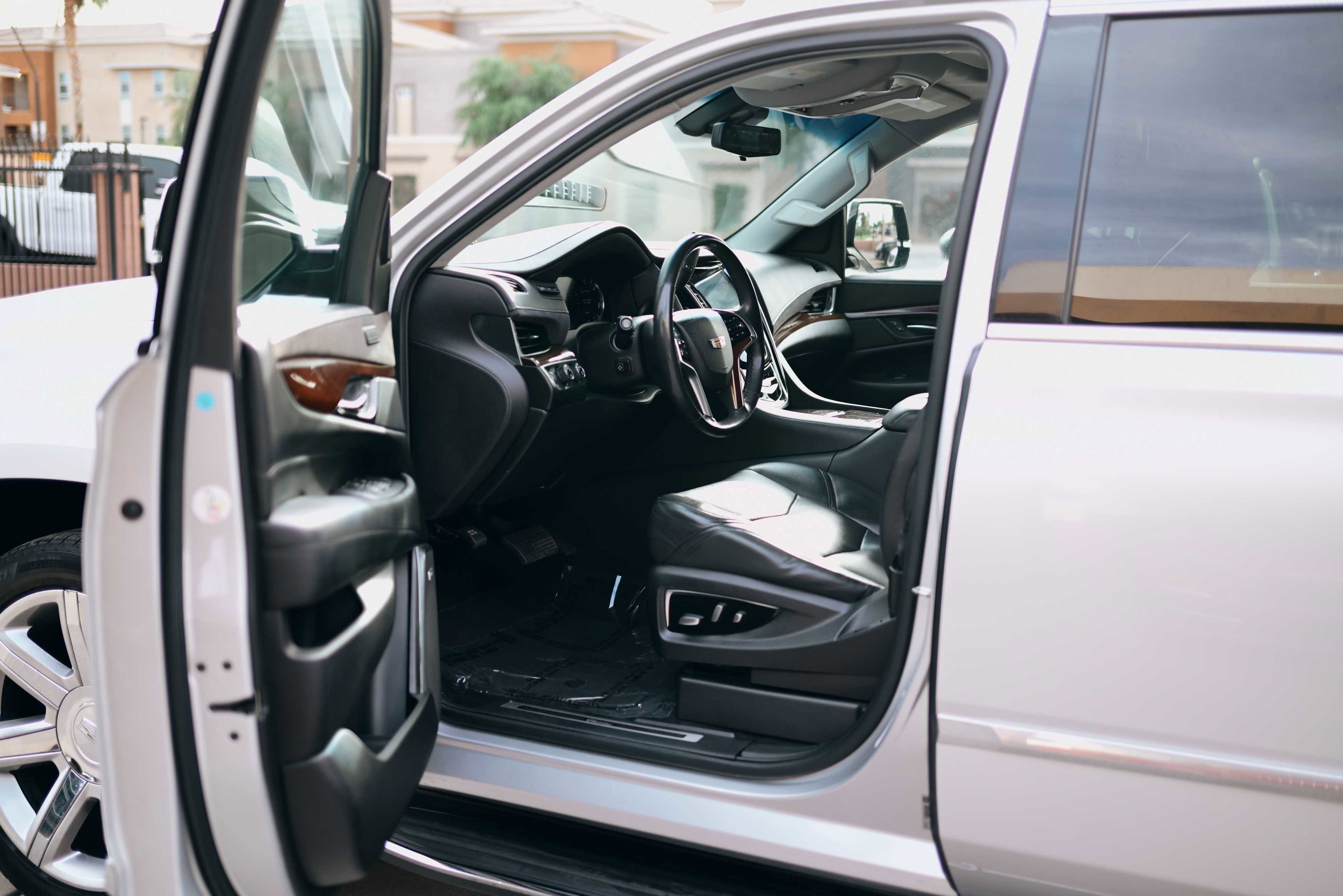 Used 2019 Cadillac Escalade ESV Luxury image 6