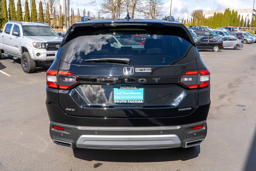New 2025 Honda Pilot Touring image 7