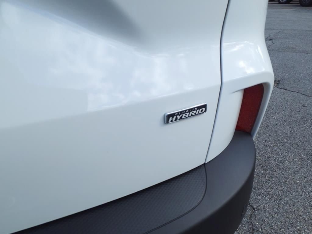 New 2024 Ford Escape SE w/ PHEV Premium Package image 17