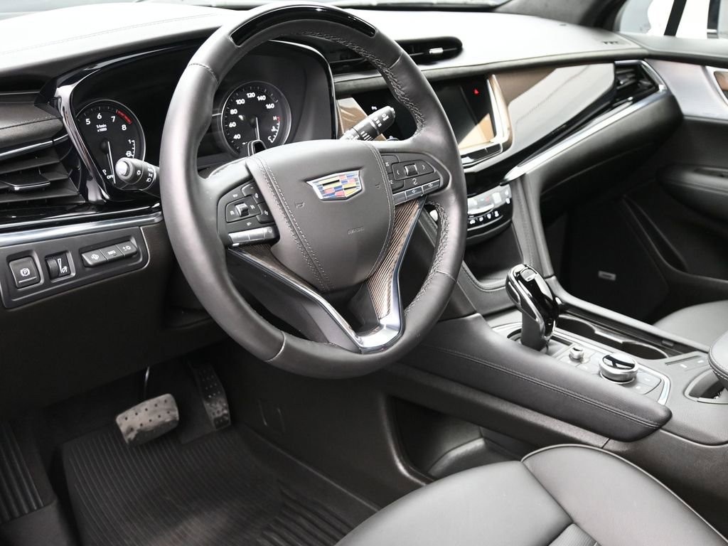 Certified 2025 Cadillac XT6 Premium Luxury w/ Platinum Package image 9