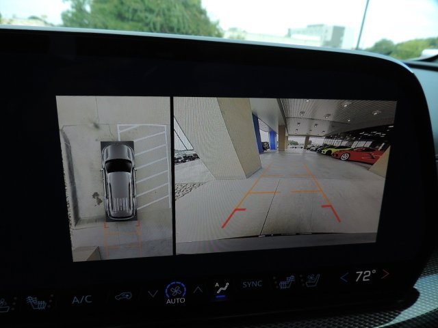Used 2025 Chevrolet Traverse High Country FWD image 31