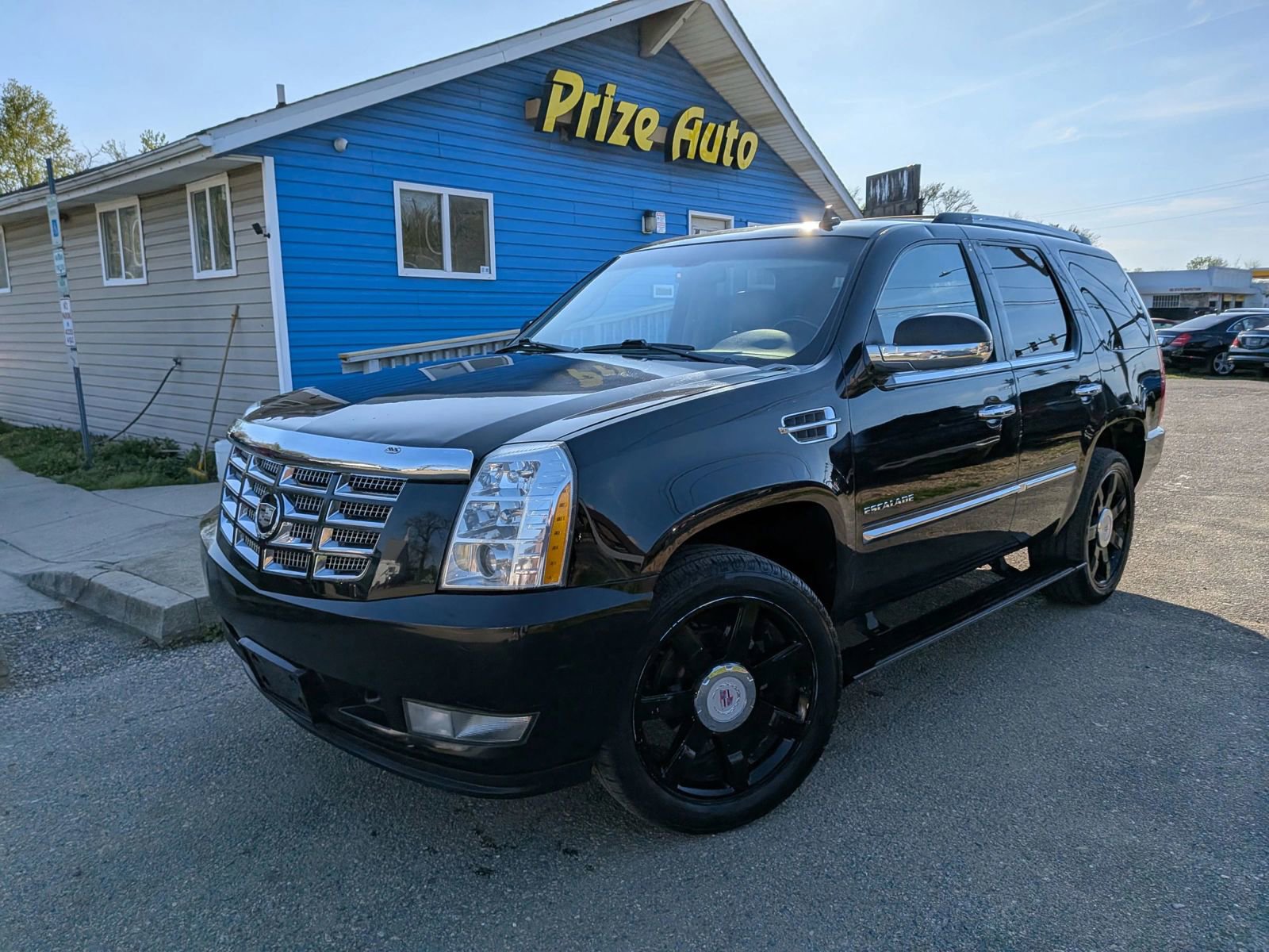 Used 2011 Cadillac Escalade Premium image 2