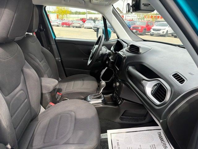 Used 2021 Jeep Renegade Latitude AWD/4WD image 19