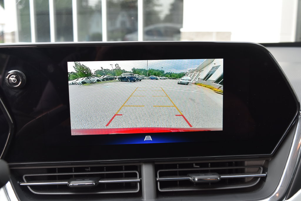 Used 2025 Chevrolet Trax LT FWD image 16