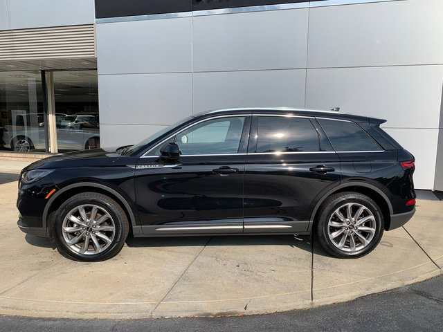 Used 2022 Lincoln Corsair AWD w/ Premium Package image 2