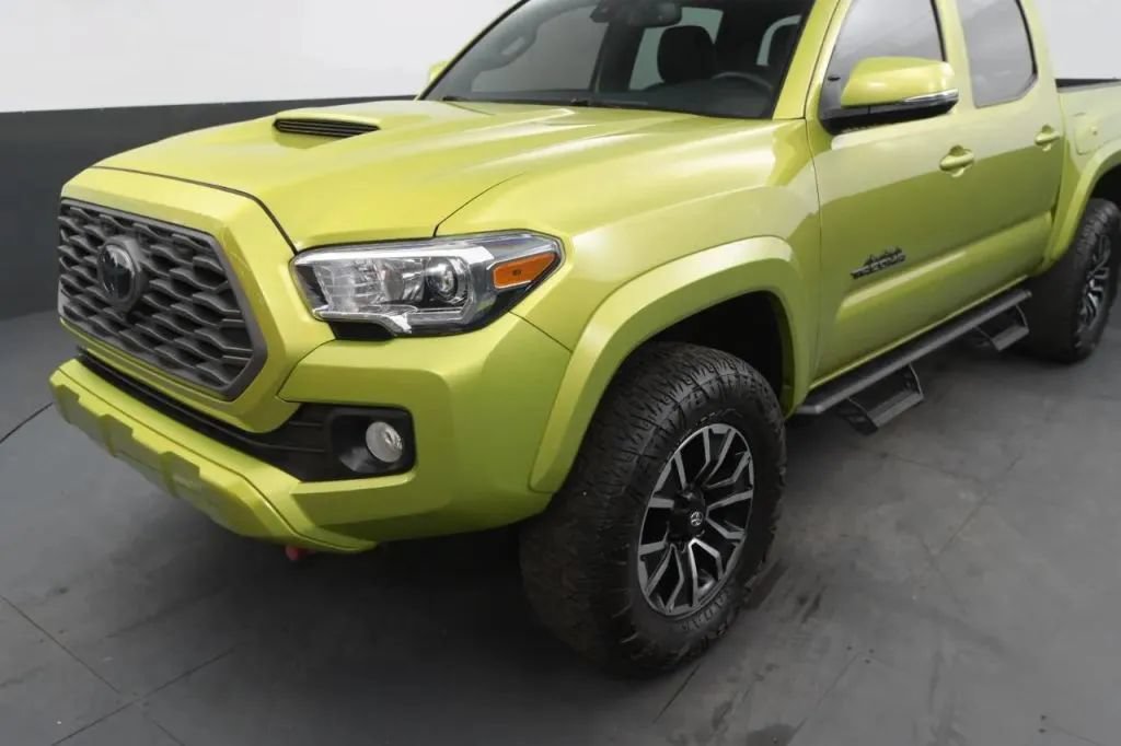 Used 2023 Toyota Tacoma TRD Sport w/ TRD Premium Sport Package AWD/4WD image 10