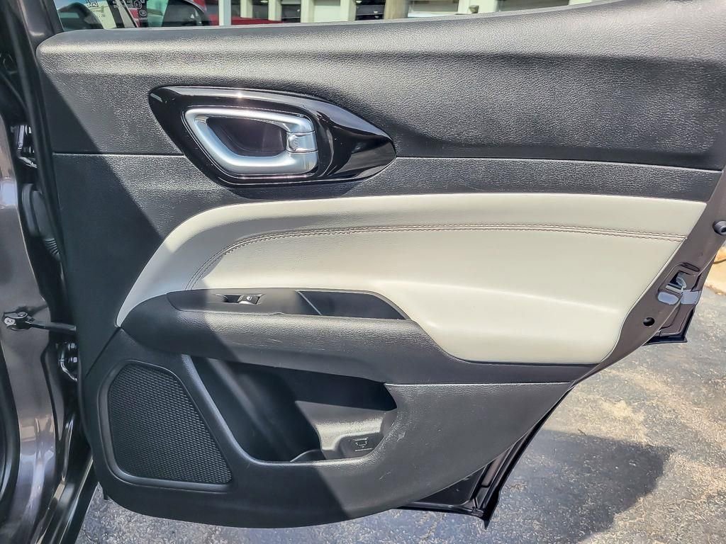 Used 2023 Jeep Compass Limited image 22