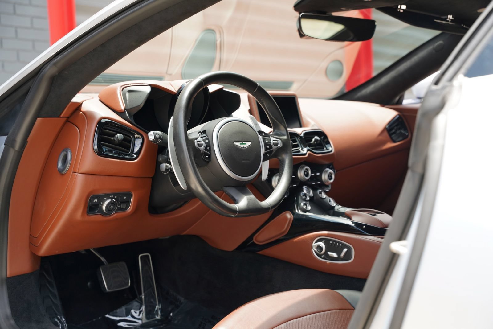 Used 2020 Aston Martin V8 Vantage Coupe RWD image 16