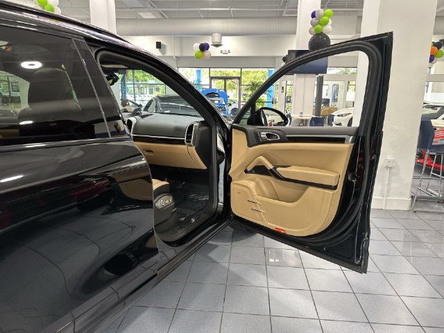 Used 2018 Porsche Cayenne Platinum Edition AWD/4WD image 23
