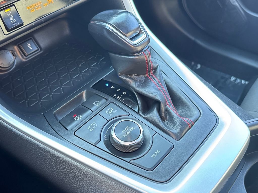 Used 2021 Toyota RAV4 SE image 27