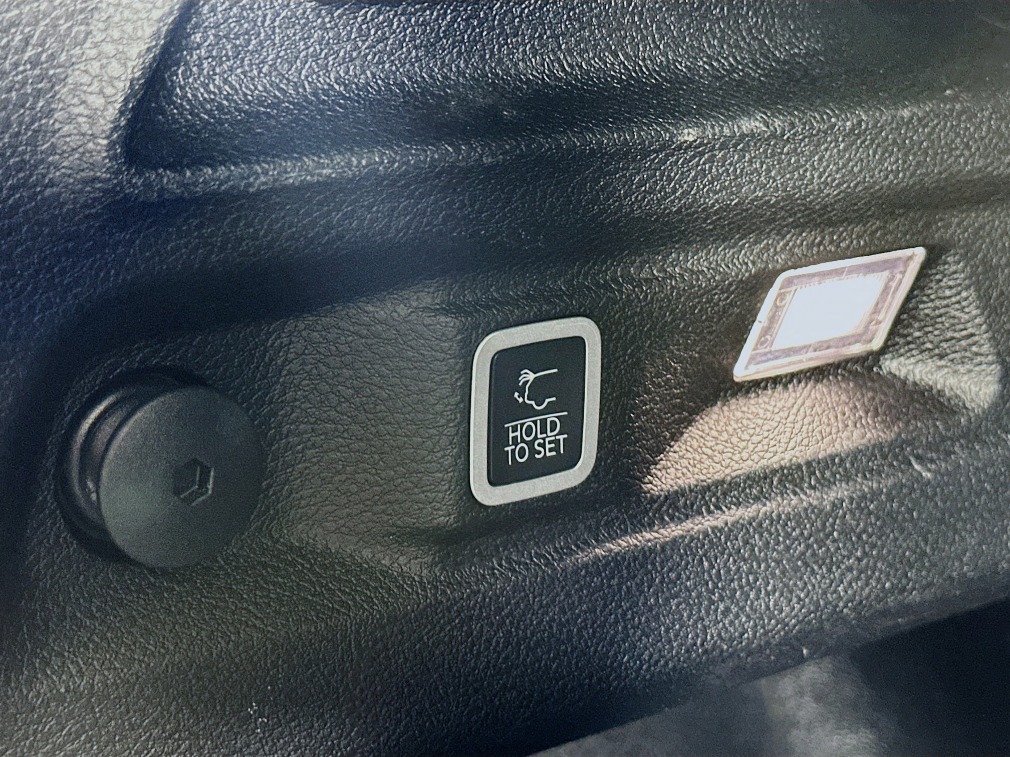 Used 2024 Jeep Grand Cherokee L Limited w/ Luxury Tech Group II image 30