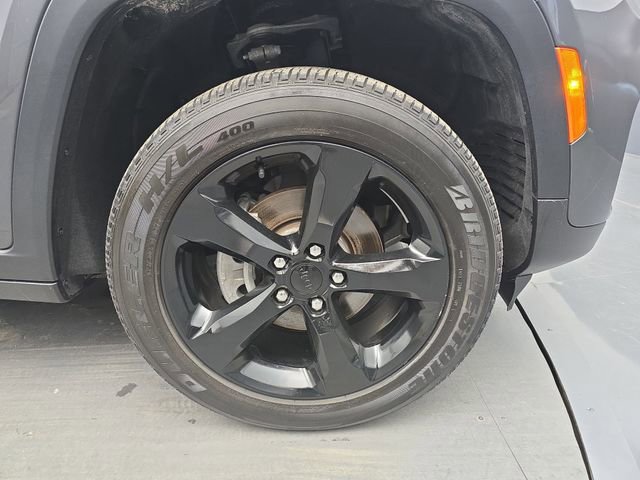 Used 2023 Jeep Grand Cherokee Altitude AWD/4WD image 12