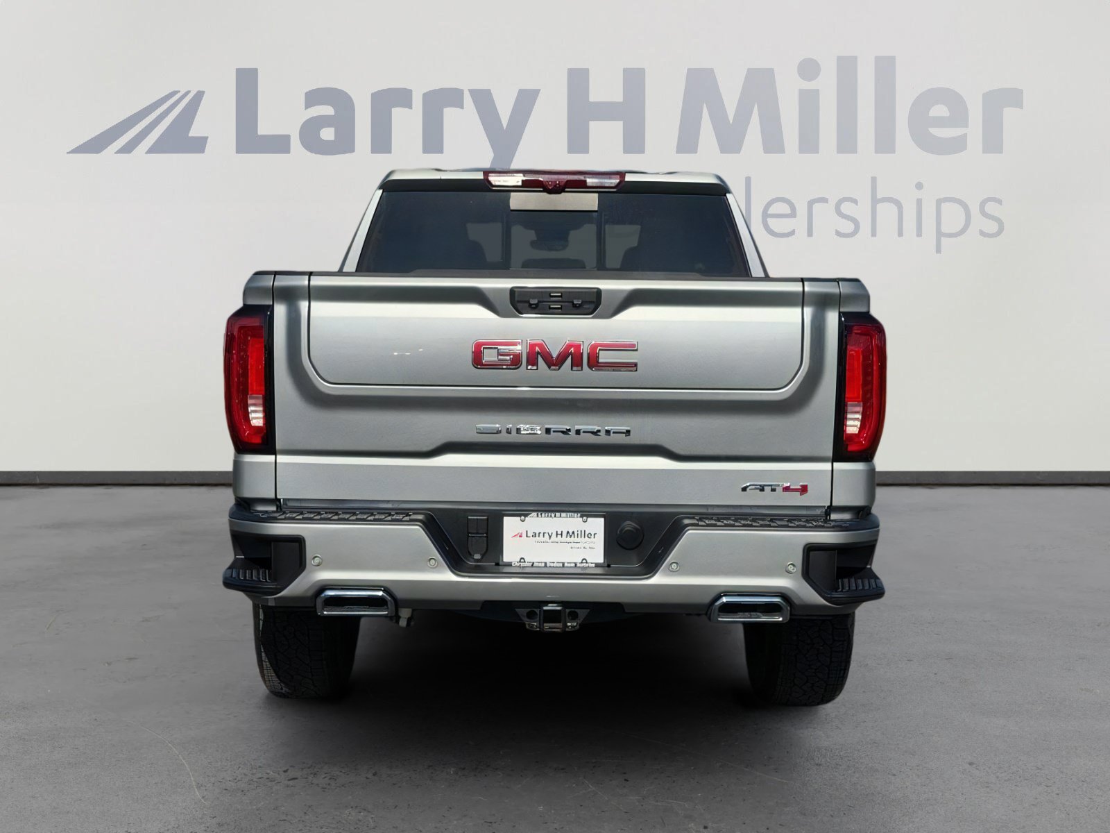 Used 2025 GMC Sierra 1500 AT4 w/ Technology Package AWD/4WD image 5