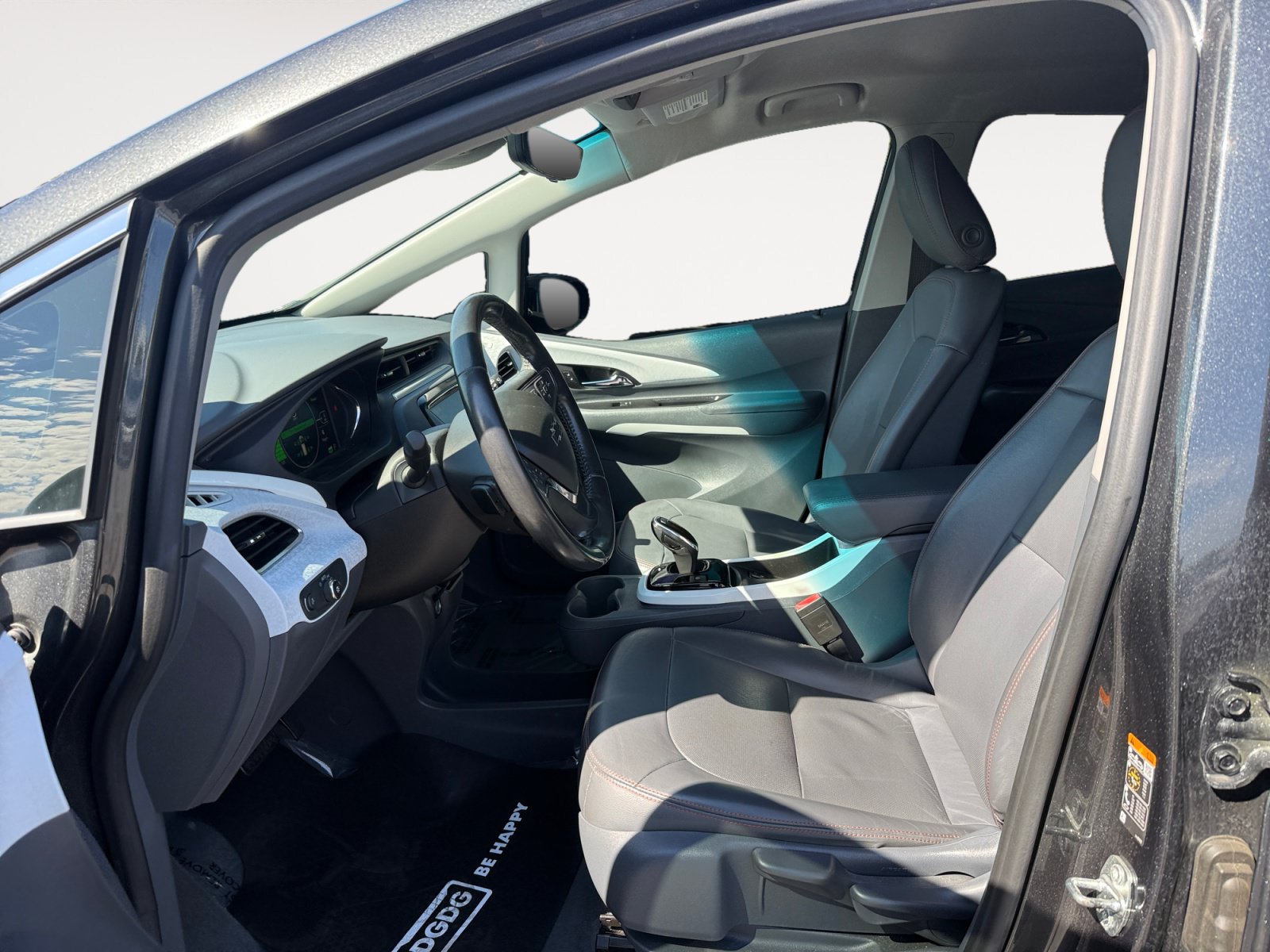 Used 2020 Chevrolet Bolt Premier w/ Infotainment Package FWD image 10