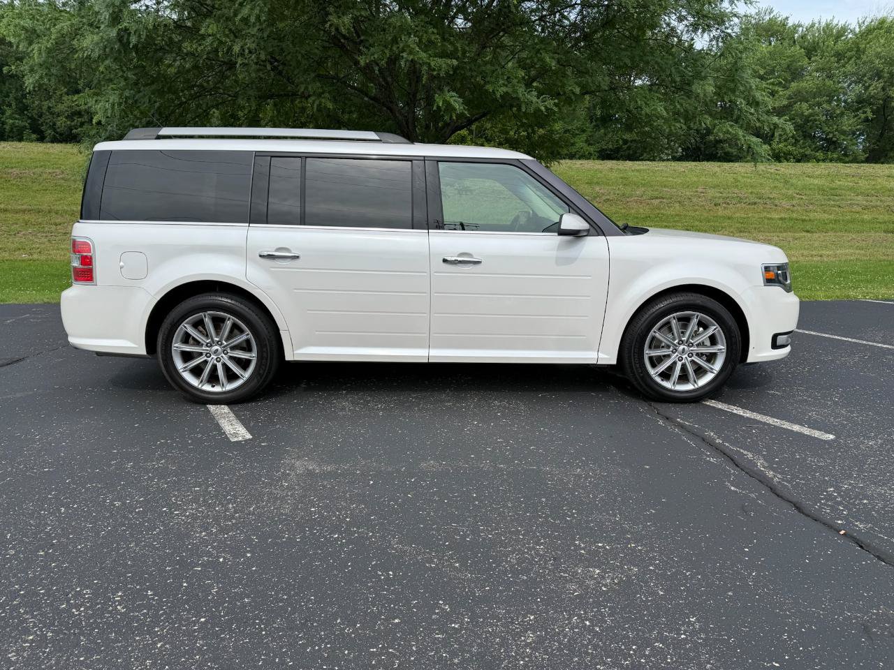 Used 2014 Ford Flex Limited FWD image 2