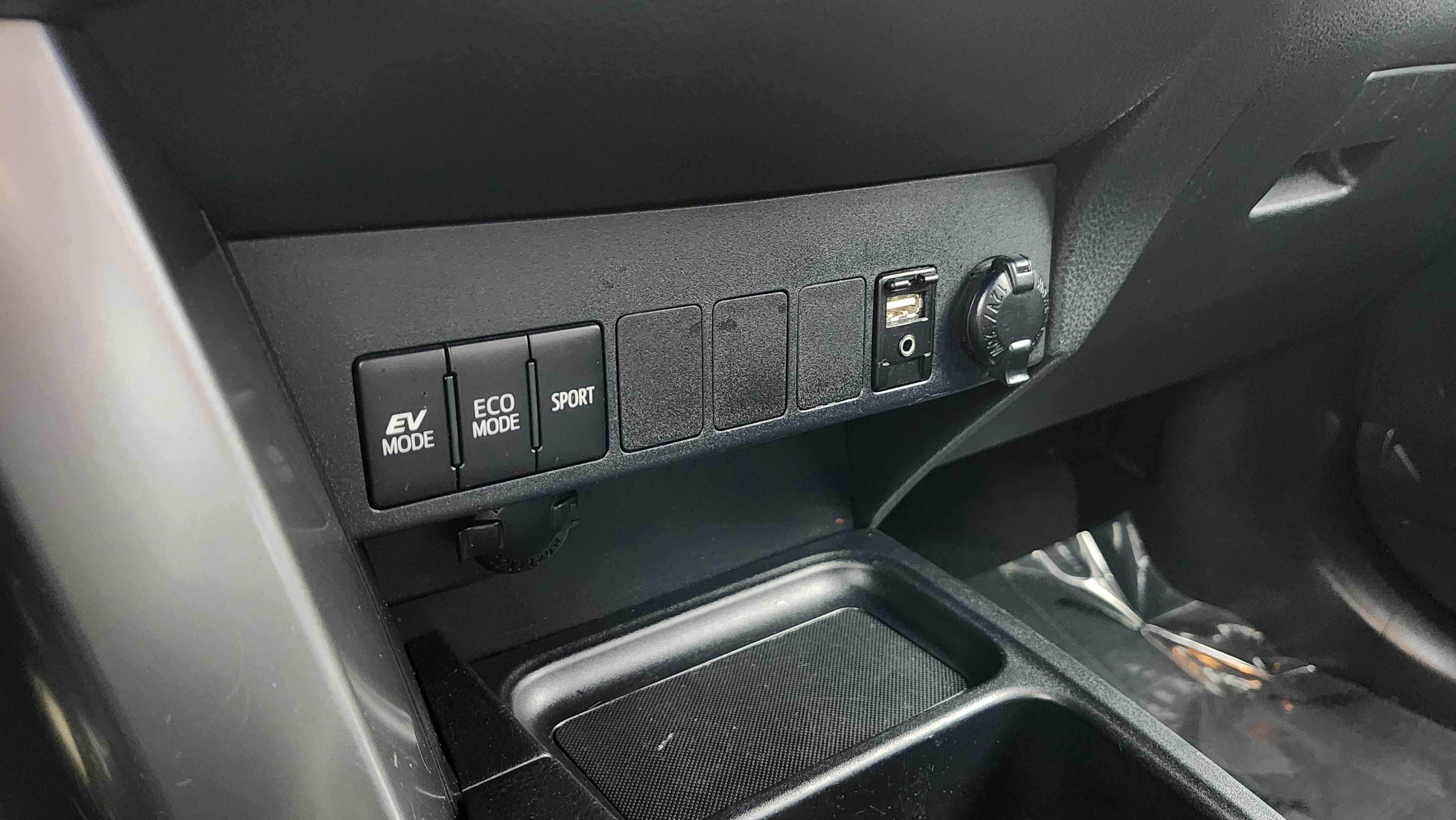 Used 2017 Toyota RAV4 XLE w/ All Weather Liner Package image 10