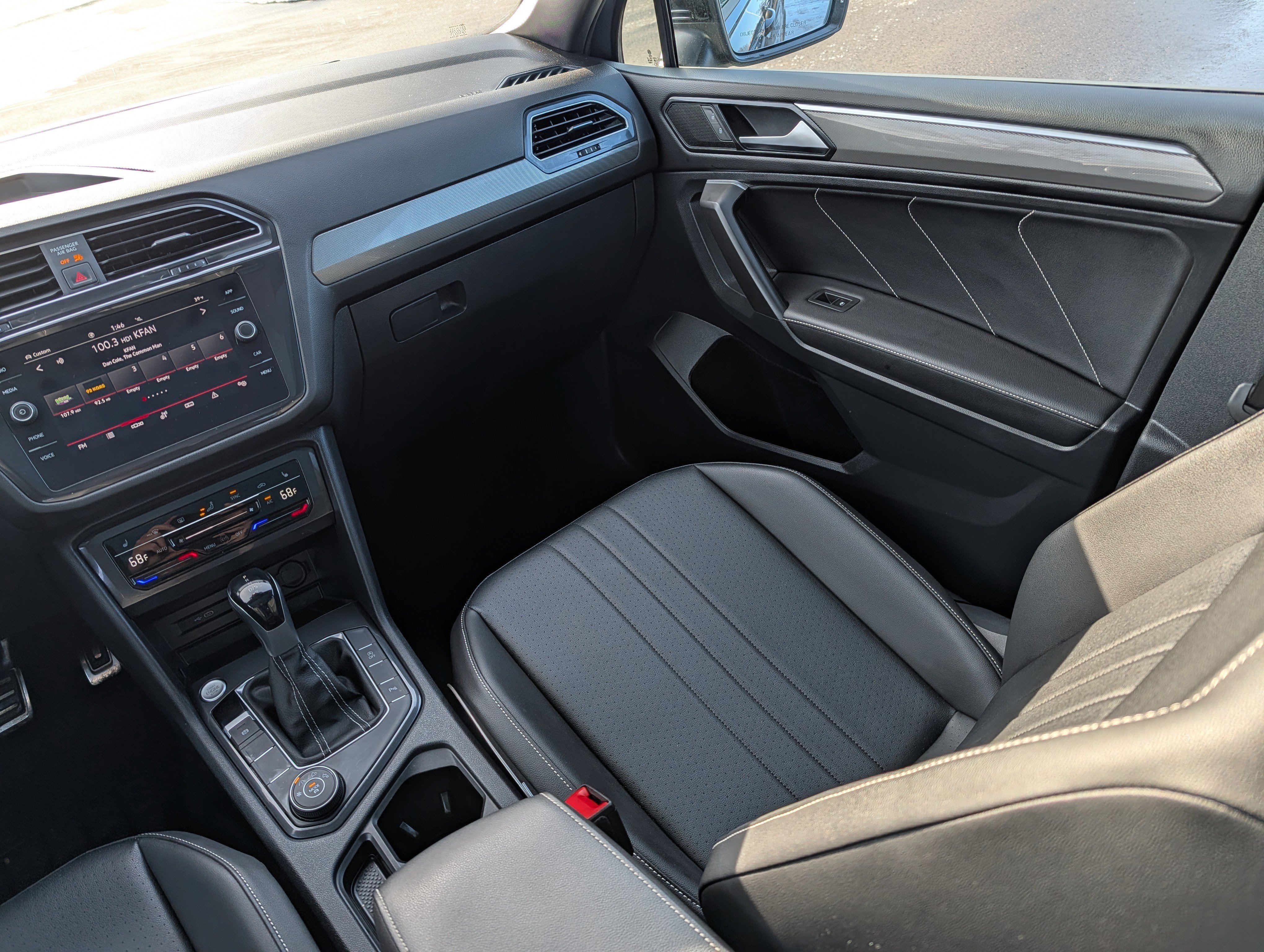 Used 2022 Volkswagen Tiguan SE R-Line image 11