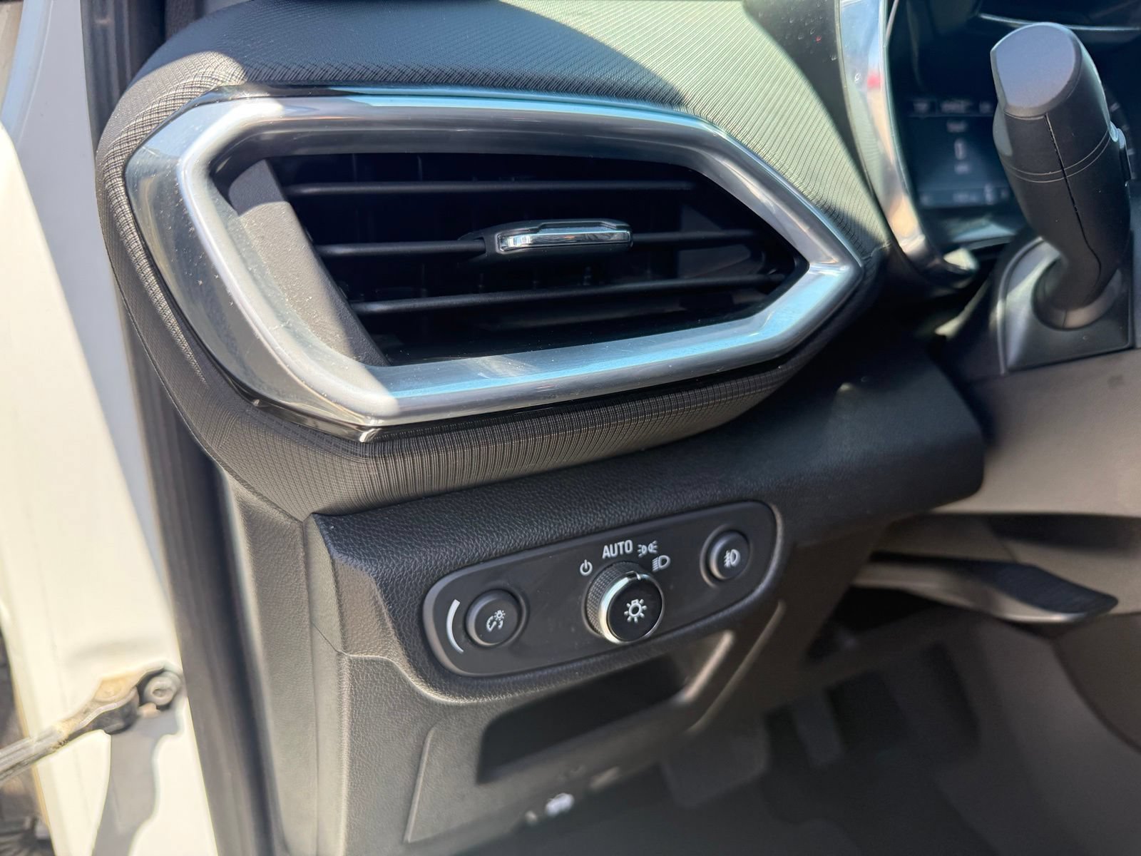 Certified 2022 Chevrolet TrailBlazer LT w/ Convenience Package FWD image 13
