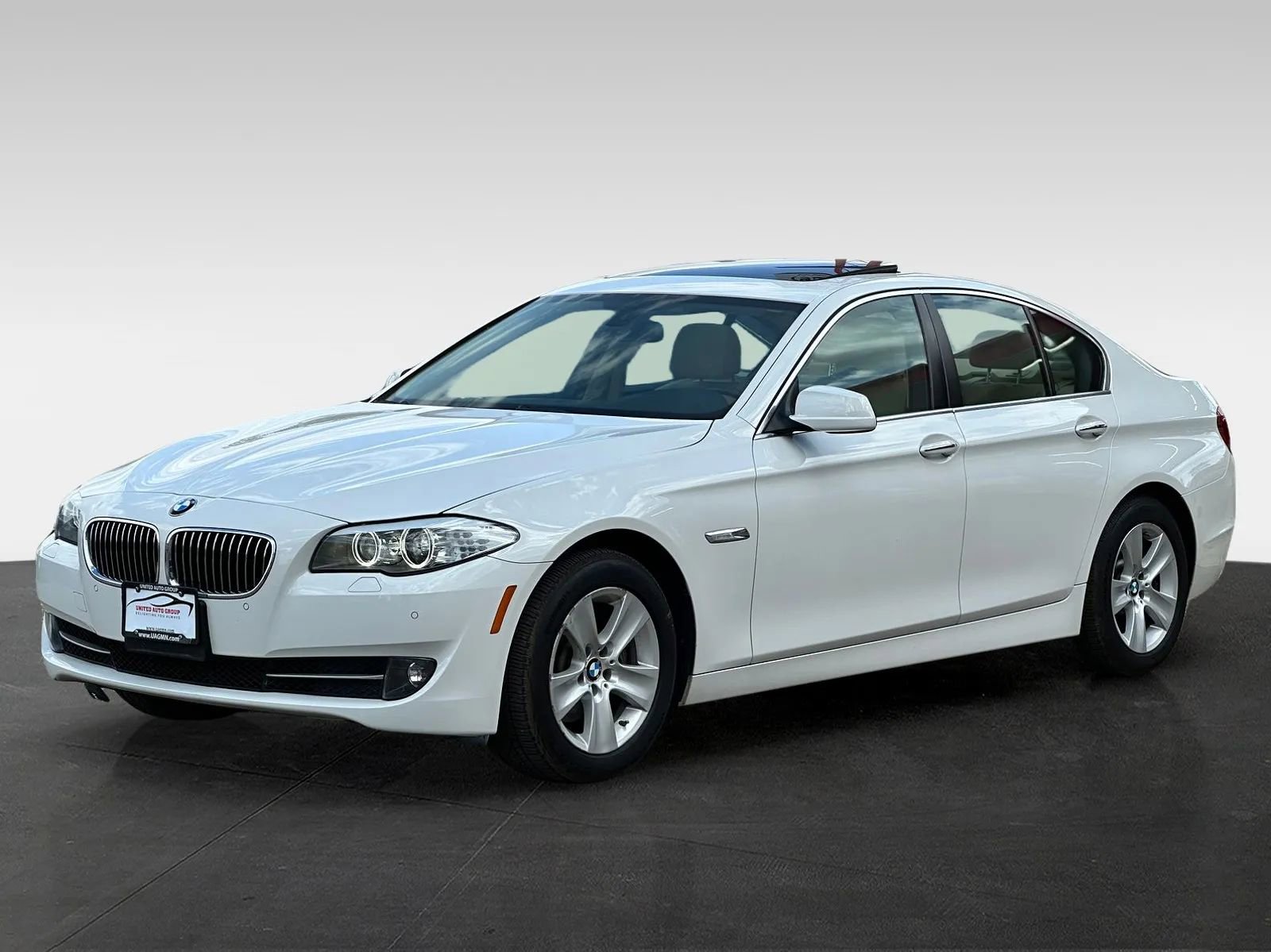 Used 2013 BMW 528i xDrive Sedan AWD/4WD image 3