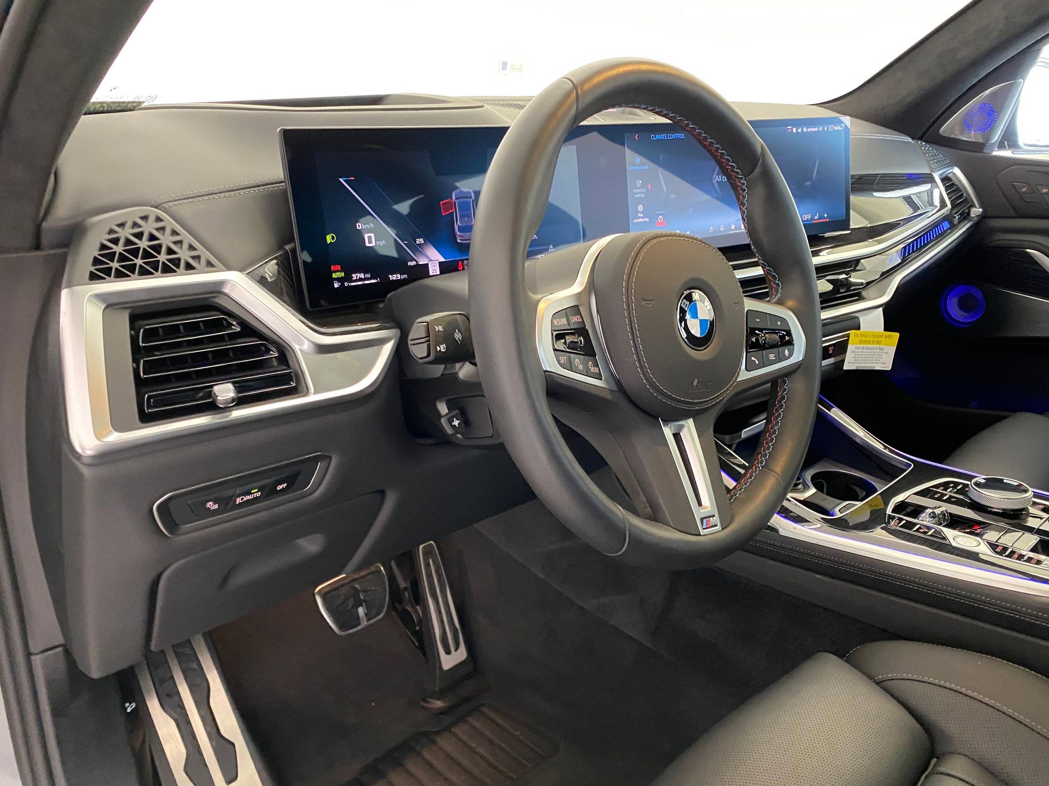 Used 2025 BMW X7 M60i w/ Executive Package image 4