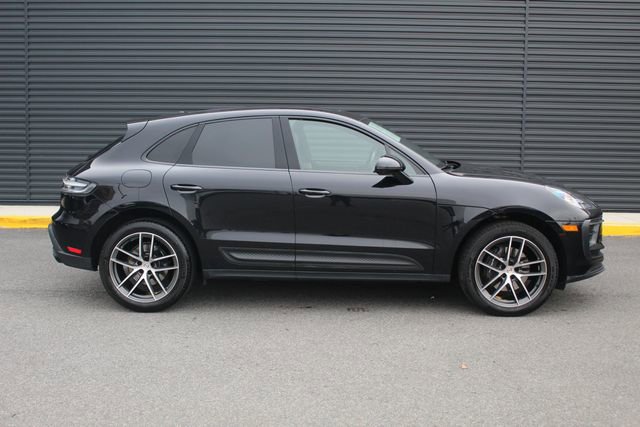 Certified 2023 Porsche Macan Base image 9
