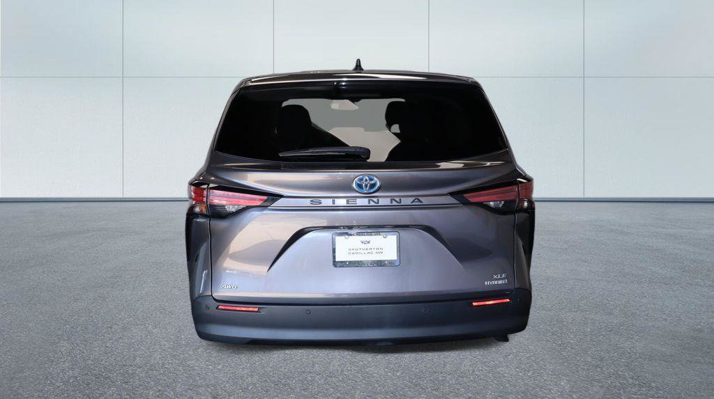 Used 2022 Toyota Sienna XLE AWD/4WD image 4