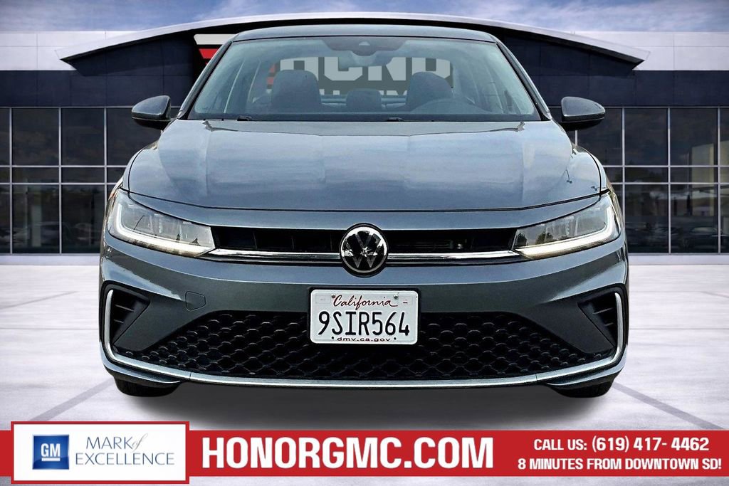 Used 2025 Volkswagen Jetta SE FWD image 2