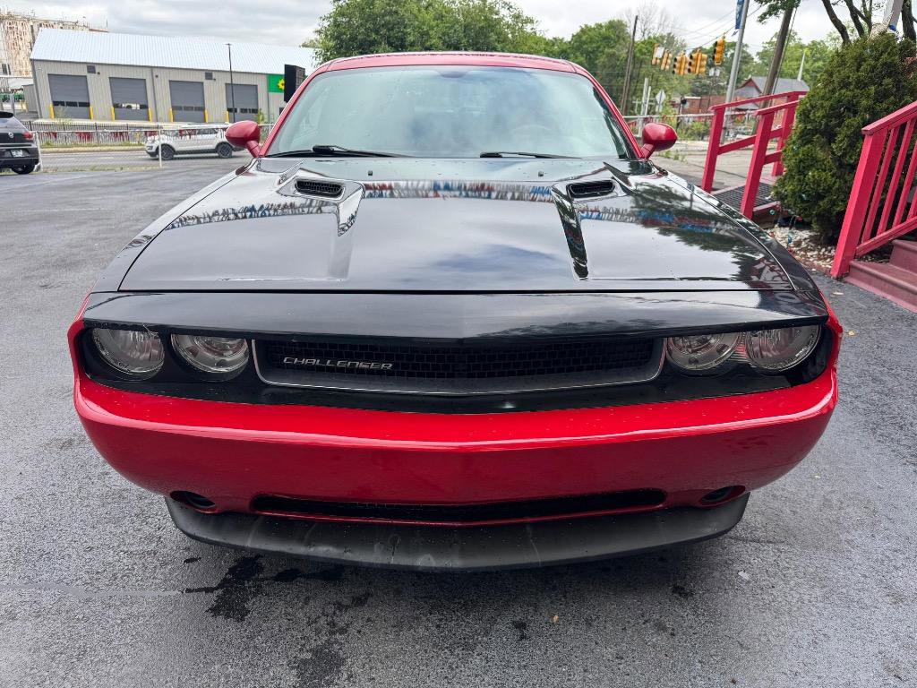 Used 2011 Dodge Challenger RWD image 3