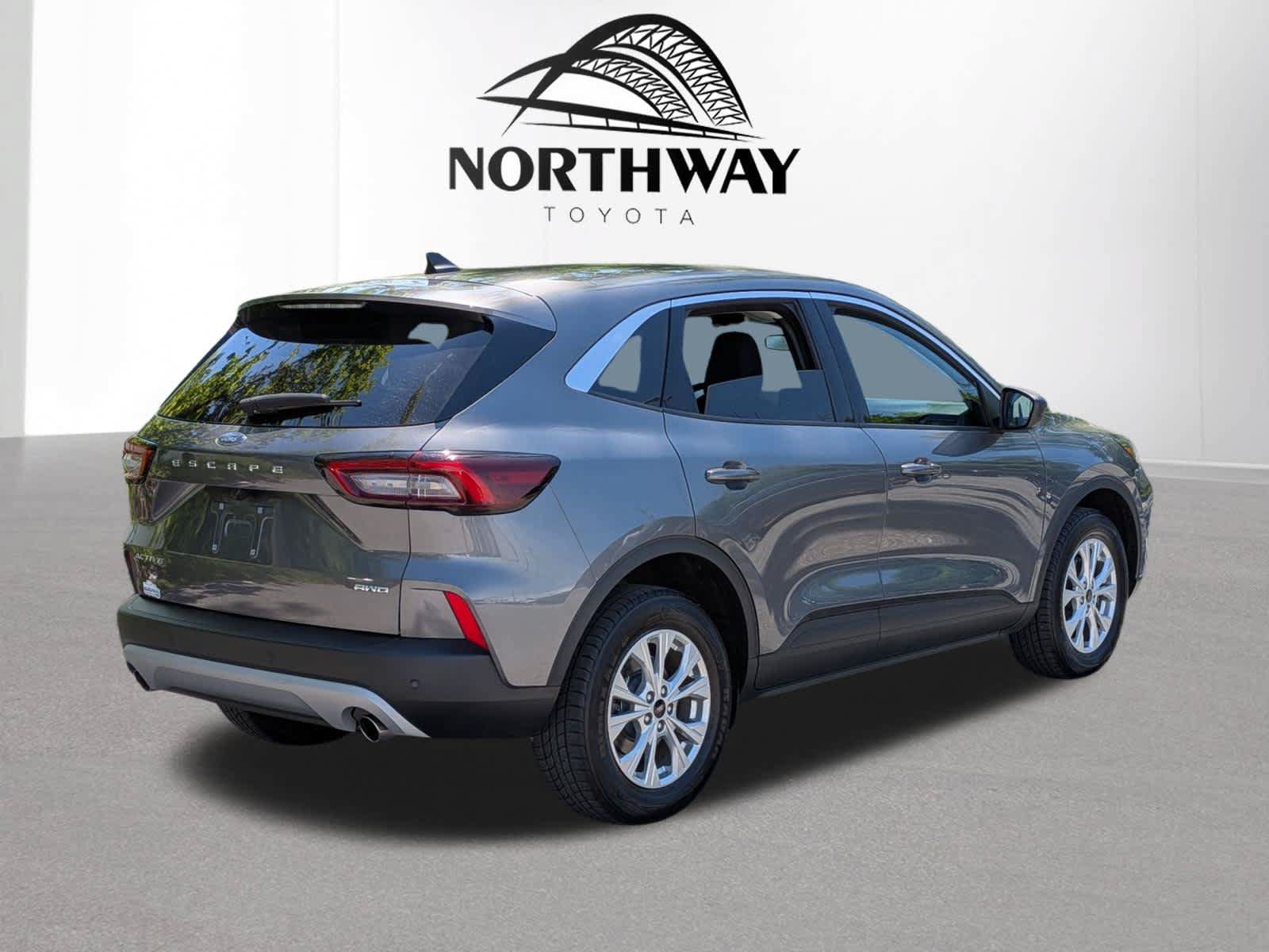 Used 2023 Ford Escape Active AWD/4WD image 3