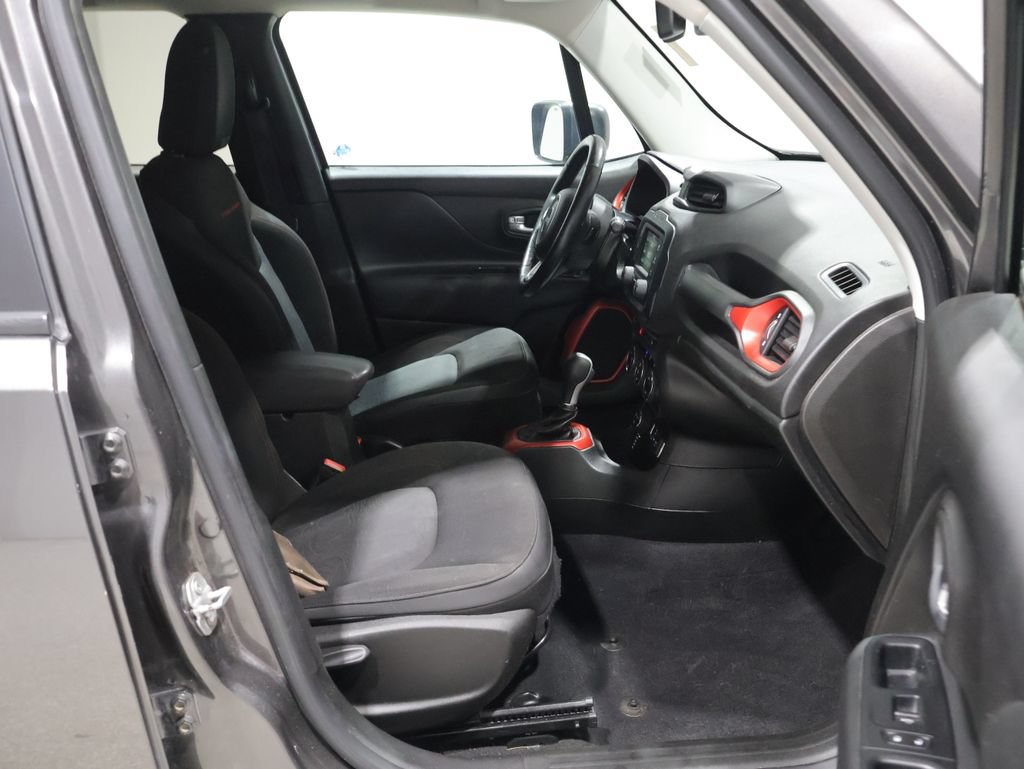 Used 2017 Jeep Renegade Trailhawk w/ Popular Equipment Group AWD/4WD image 21