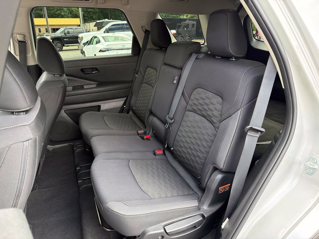 Used 2024 Nissan Pathfinder SV FWD image 19
