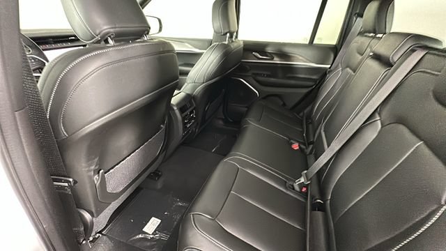 New 2026 Jeep Grand Cherokee Limited w/ Luxury Tech Group II AWD/4WD image 15