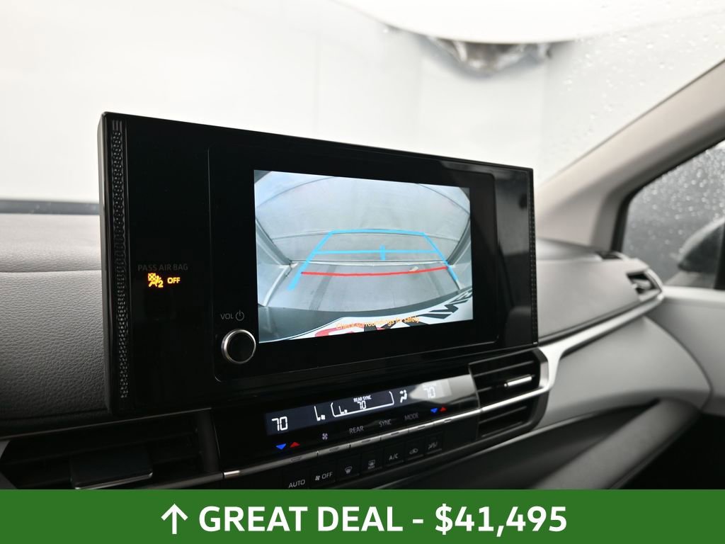 Used 2025 Toyota Sienna LE image 32