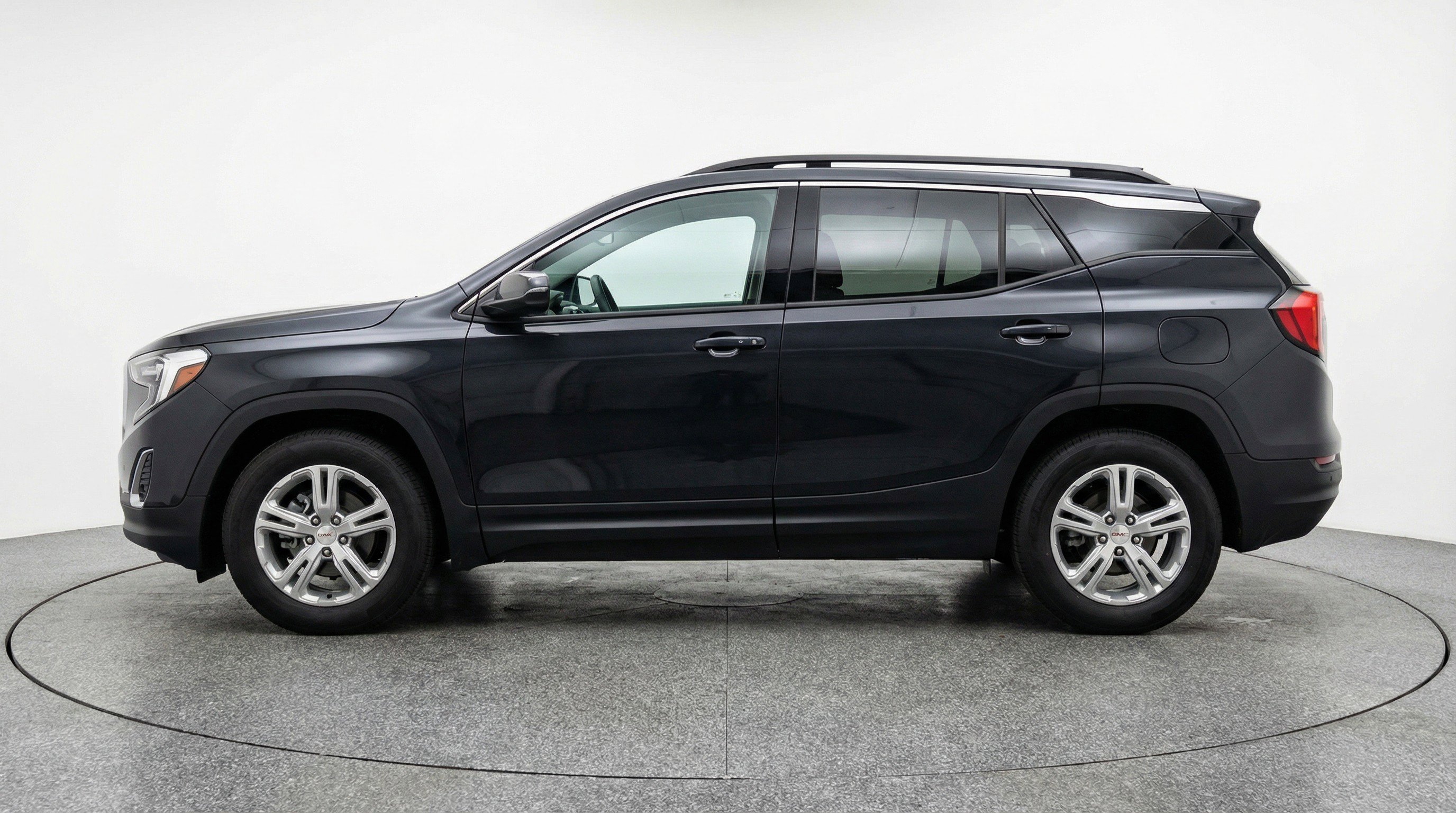 Used 2024 GMC Terrain SLE FWD image 5