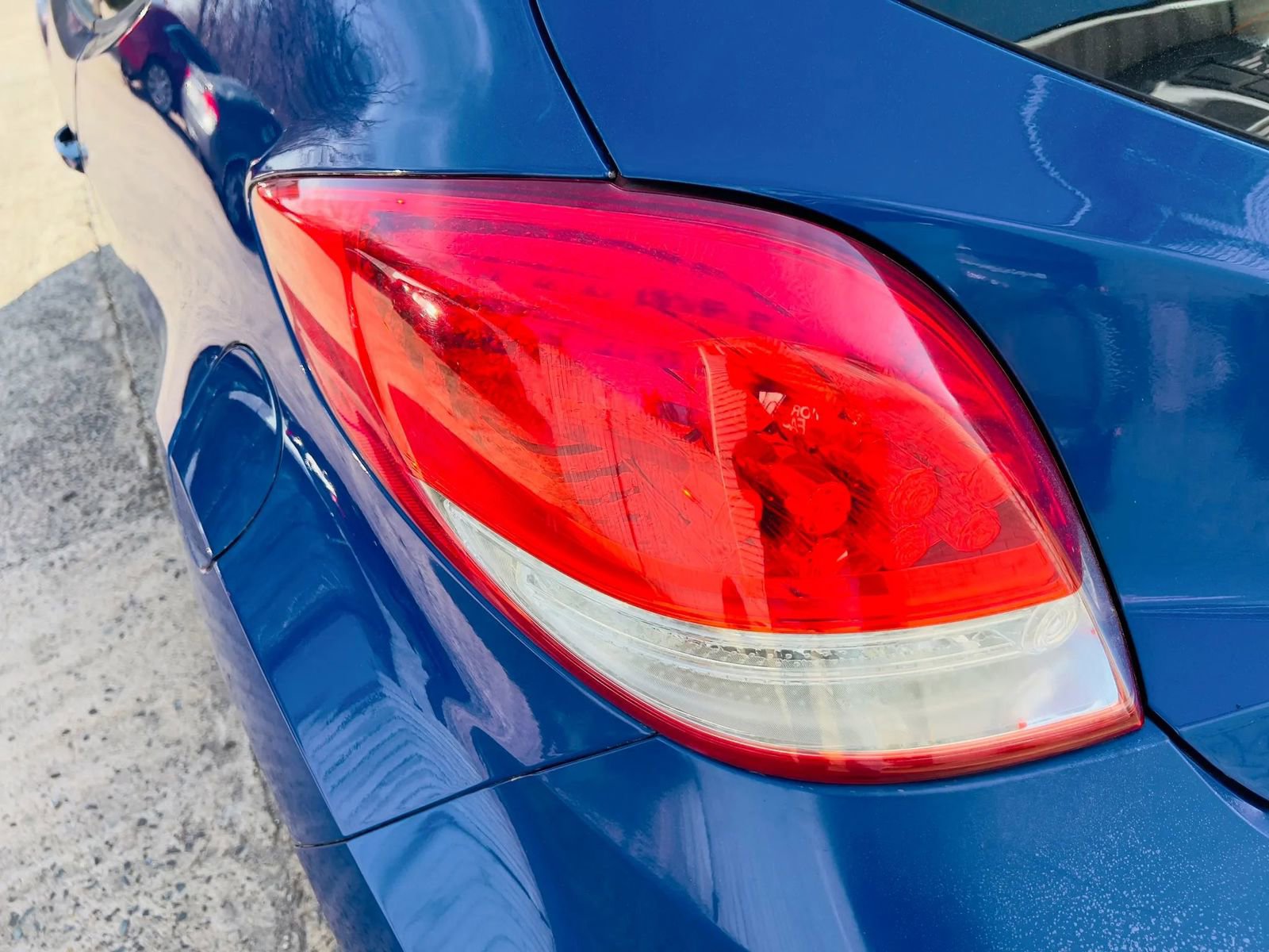 Used 2014 Hyundai Veloster Turbo R-Spec image 6