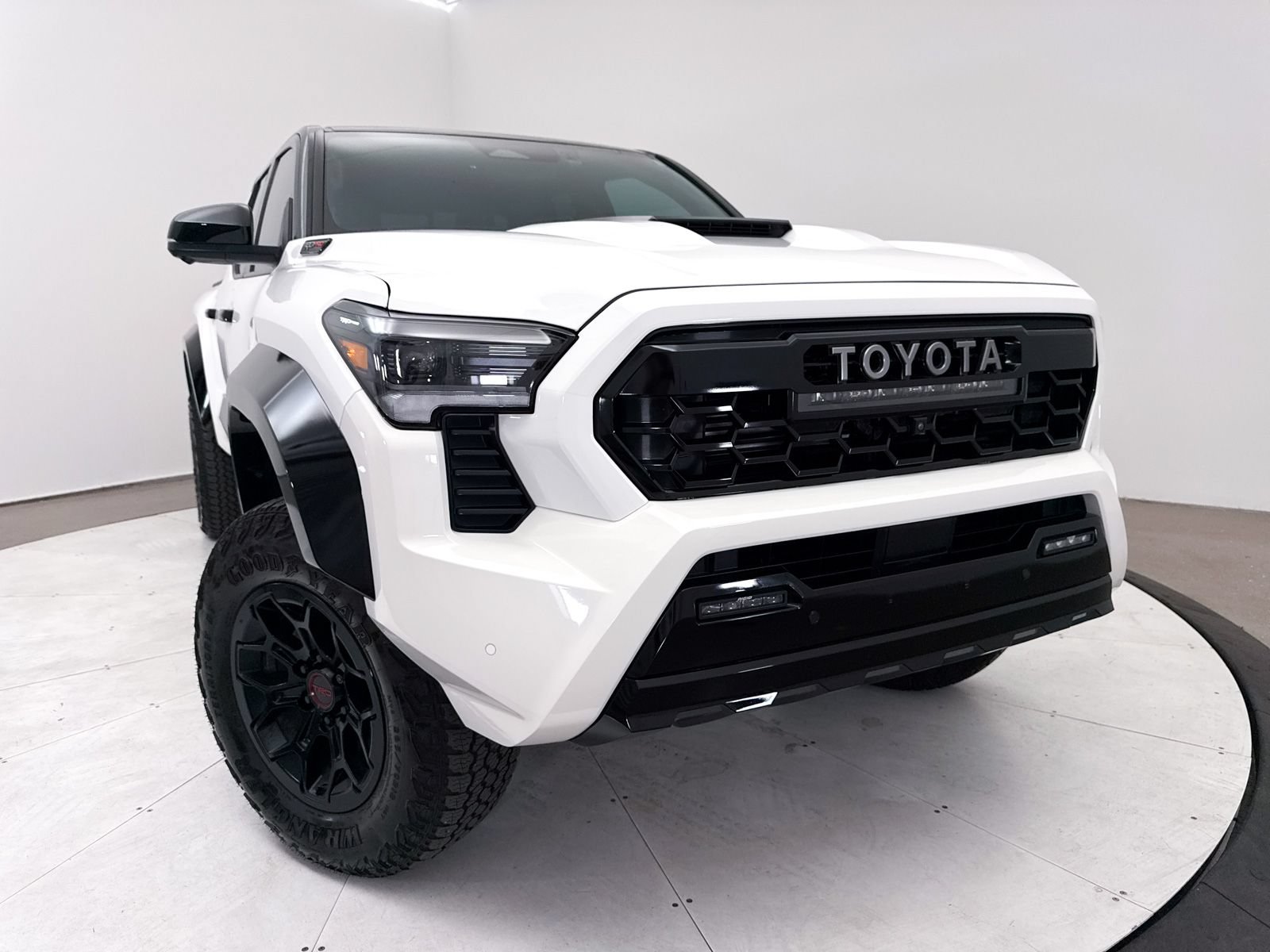 Used 2025 Toyota Tacoma TRD Pro AWD/4WD image 7