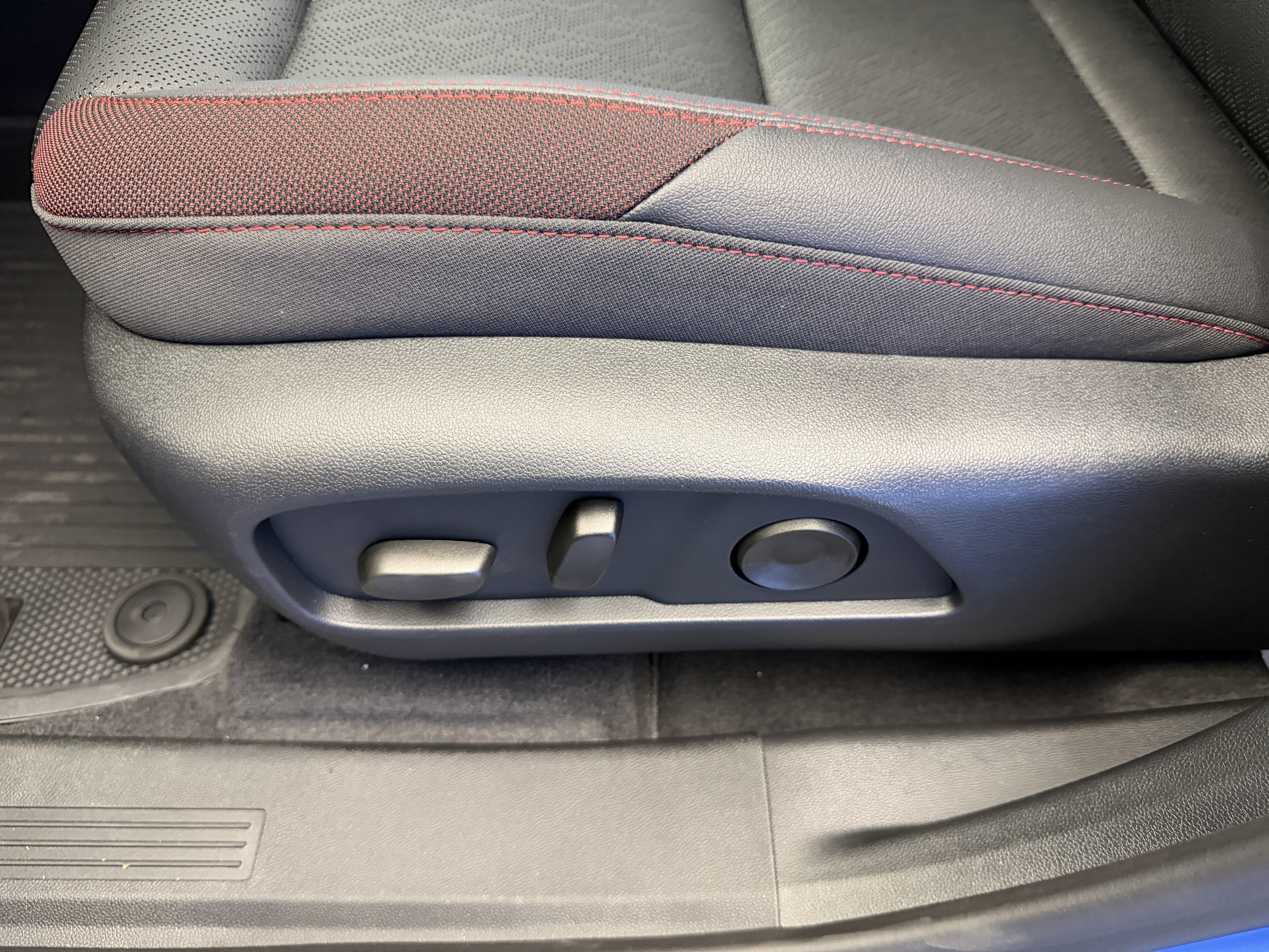 New 2027 Chevrolet Equinox RS w/ Safety and Technology Package FWD image 13
