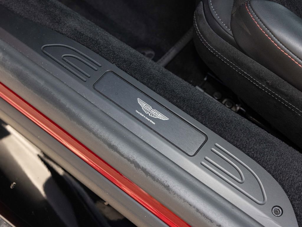 Used 2025 Aston Martin V8 Vantage Coupe image 26