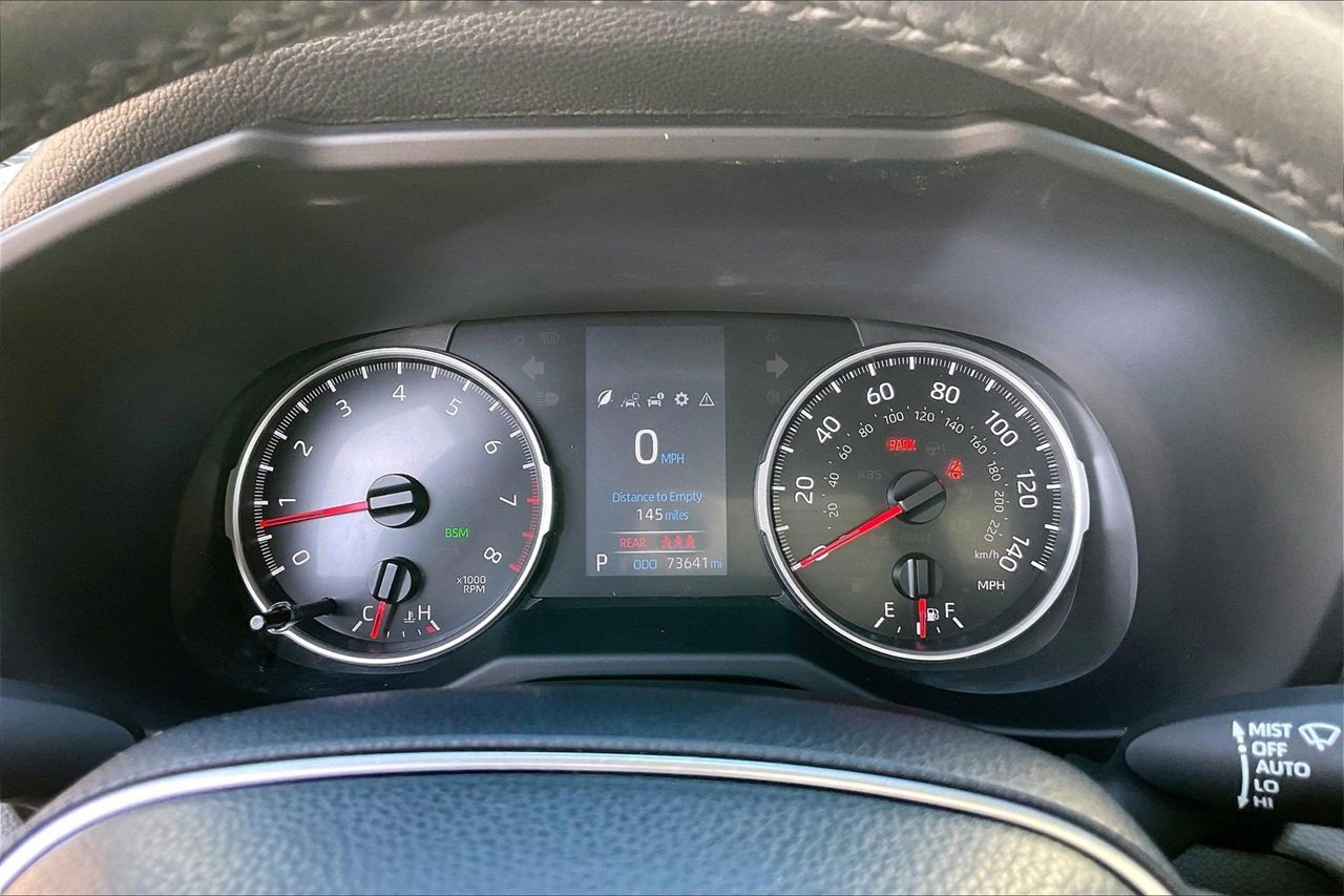 Used 2022 Toyota RAV4 XLE Premium image 10