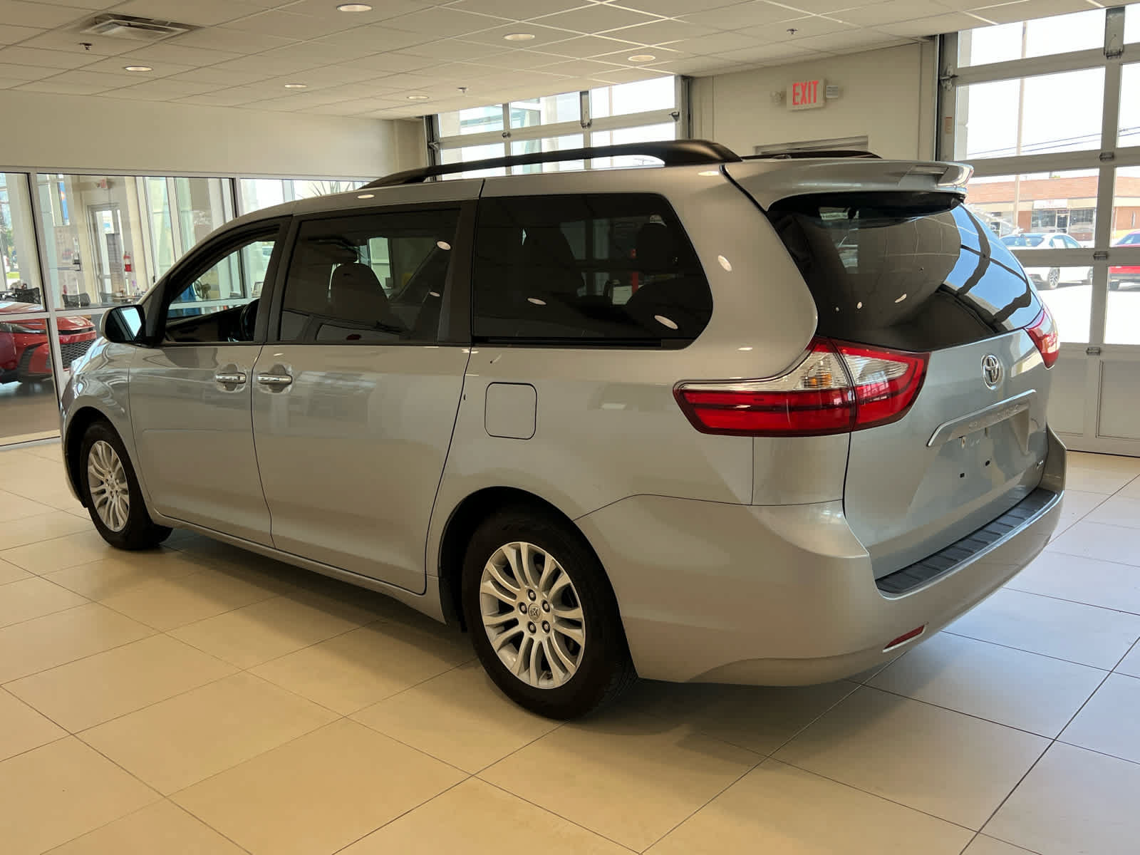 Used 2015 Toyota Sienna XLE FWD image 5