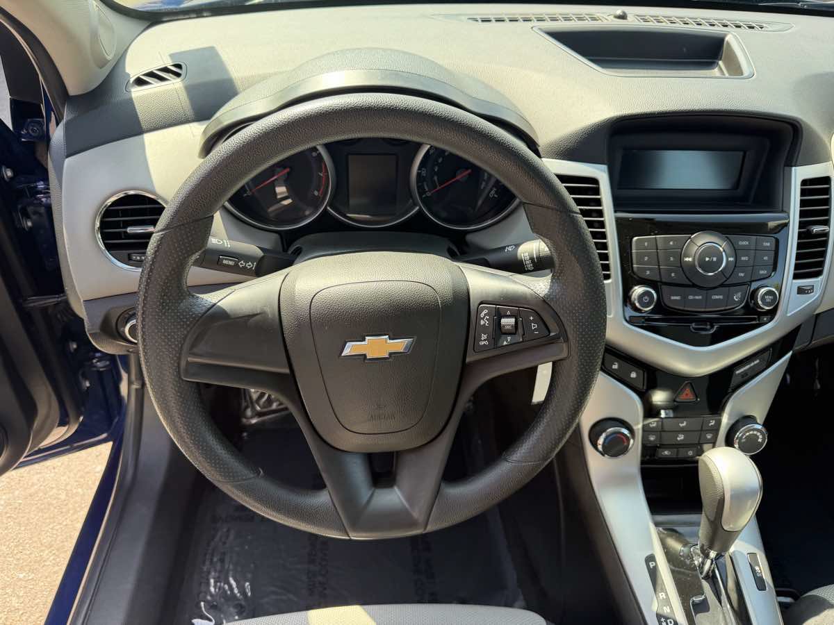 Used 2013 Chevrolet Cruze LS FWD image 11