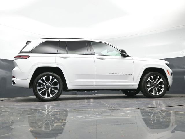 Used 2023 Jeep Grand Cherokee Overland w/ Luxury Tech Group IV AWD/4WD image 47