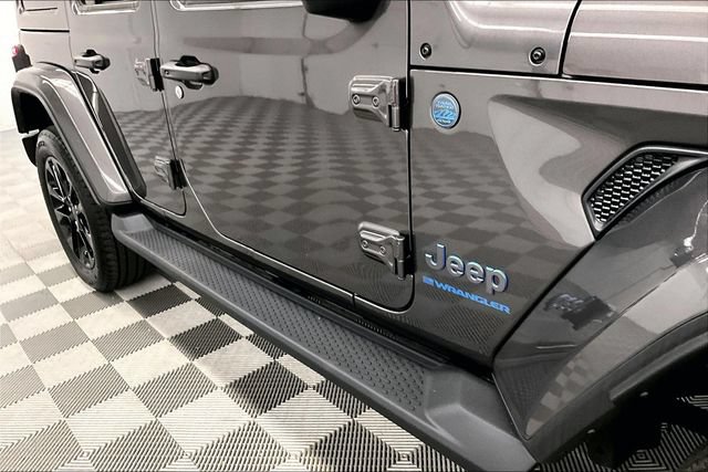 Used 2025 Jeep Wrangler Unlimited Sahara AWD/4WD image 36