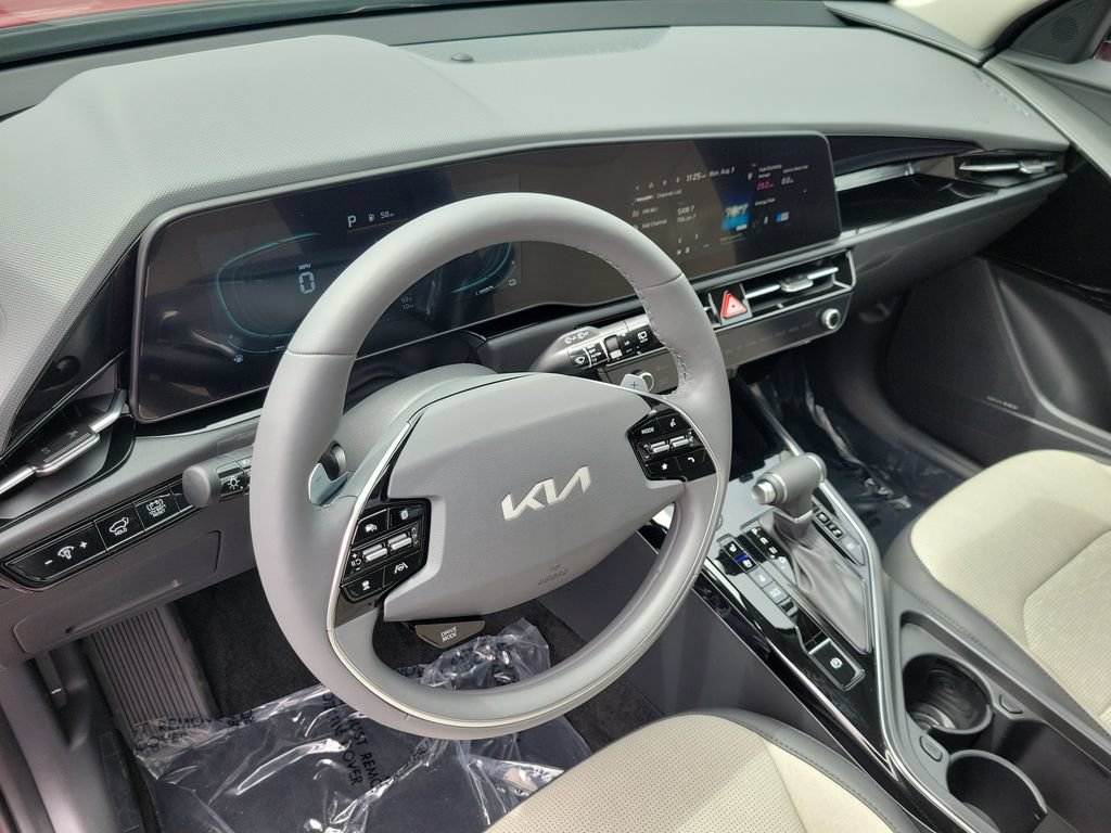 New 2026 Kia Niro FWD image 6