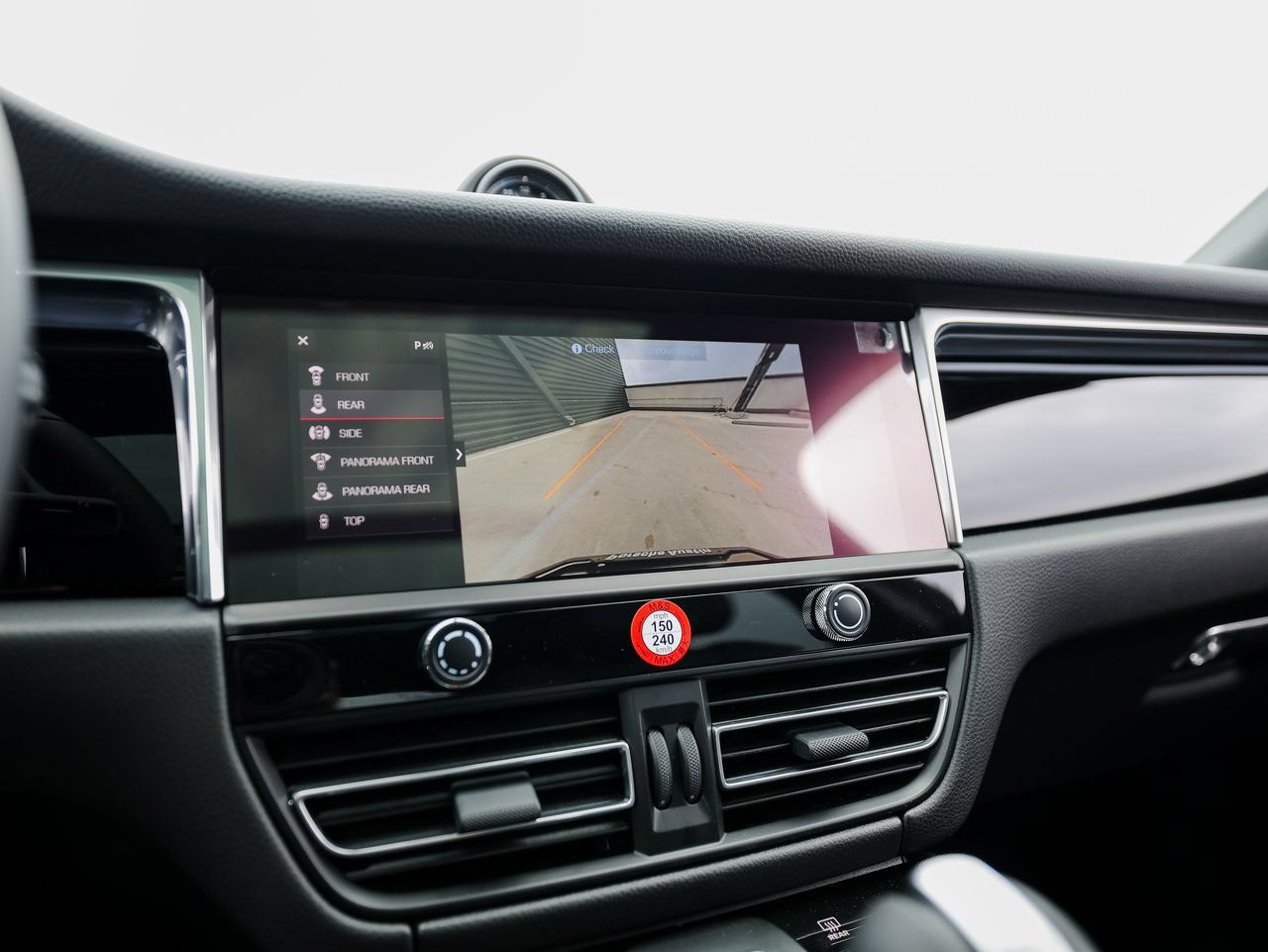 Certified 2026 Porsche Macan AWD/4WD image 19