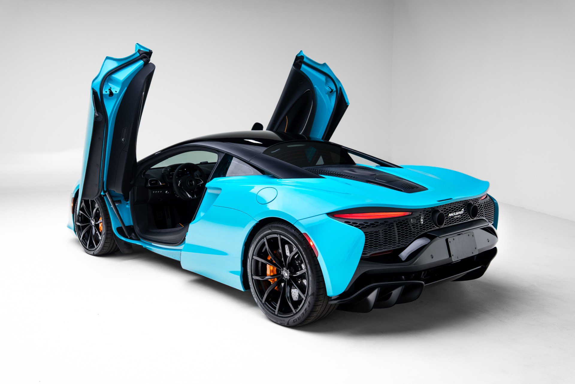 Used 2023 McLaren Artura image 10