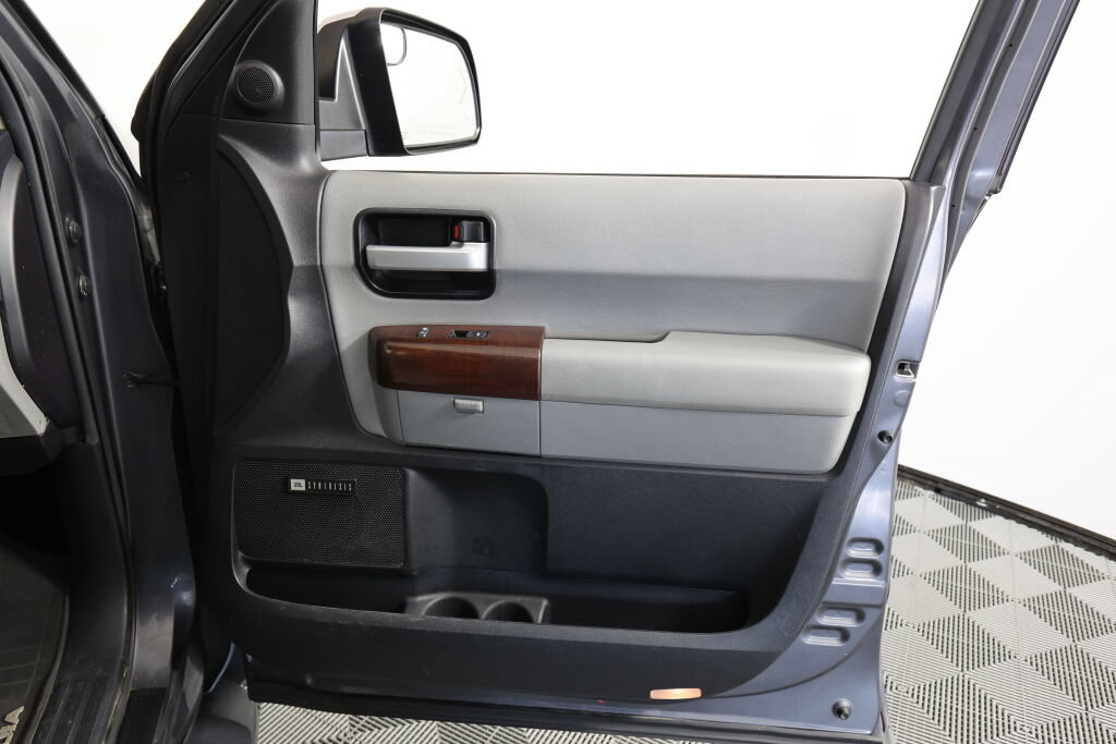 Used 2015 Toyota Sequoia Platinum AWD/4WD image 30