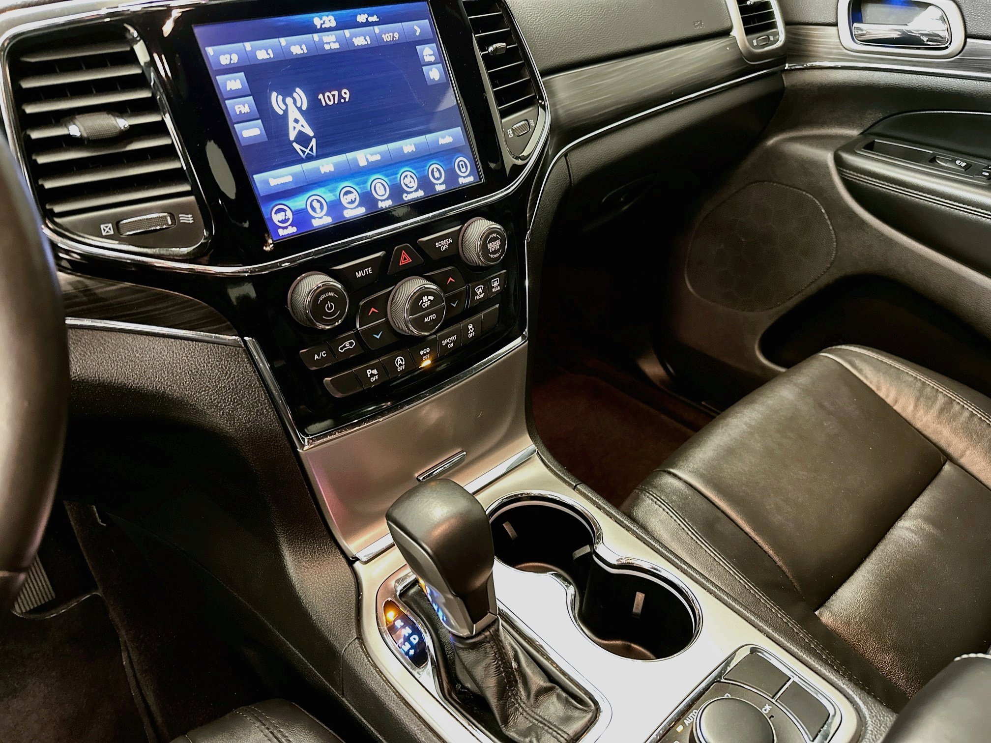 Used 2019 Jeep Grand Cherokee Limited AWD/4WD image 26